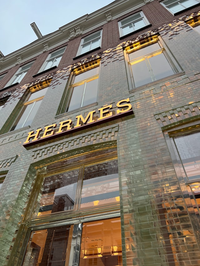 Channel Lettering for a Building - Hermes